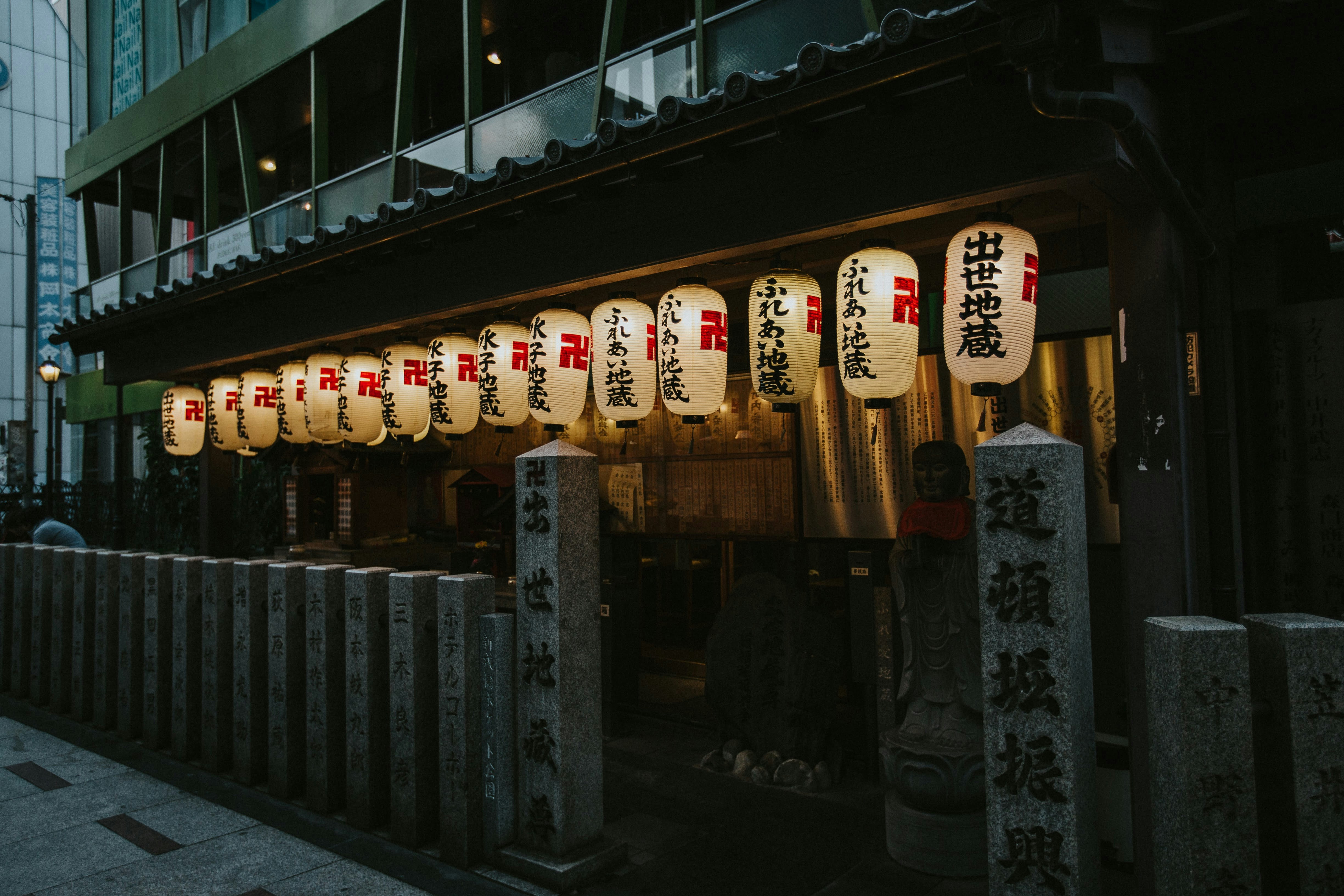Luzes de néon vibrantes no bairro de Dotonbori, Osaka
