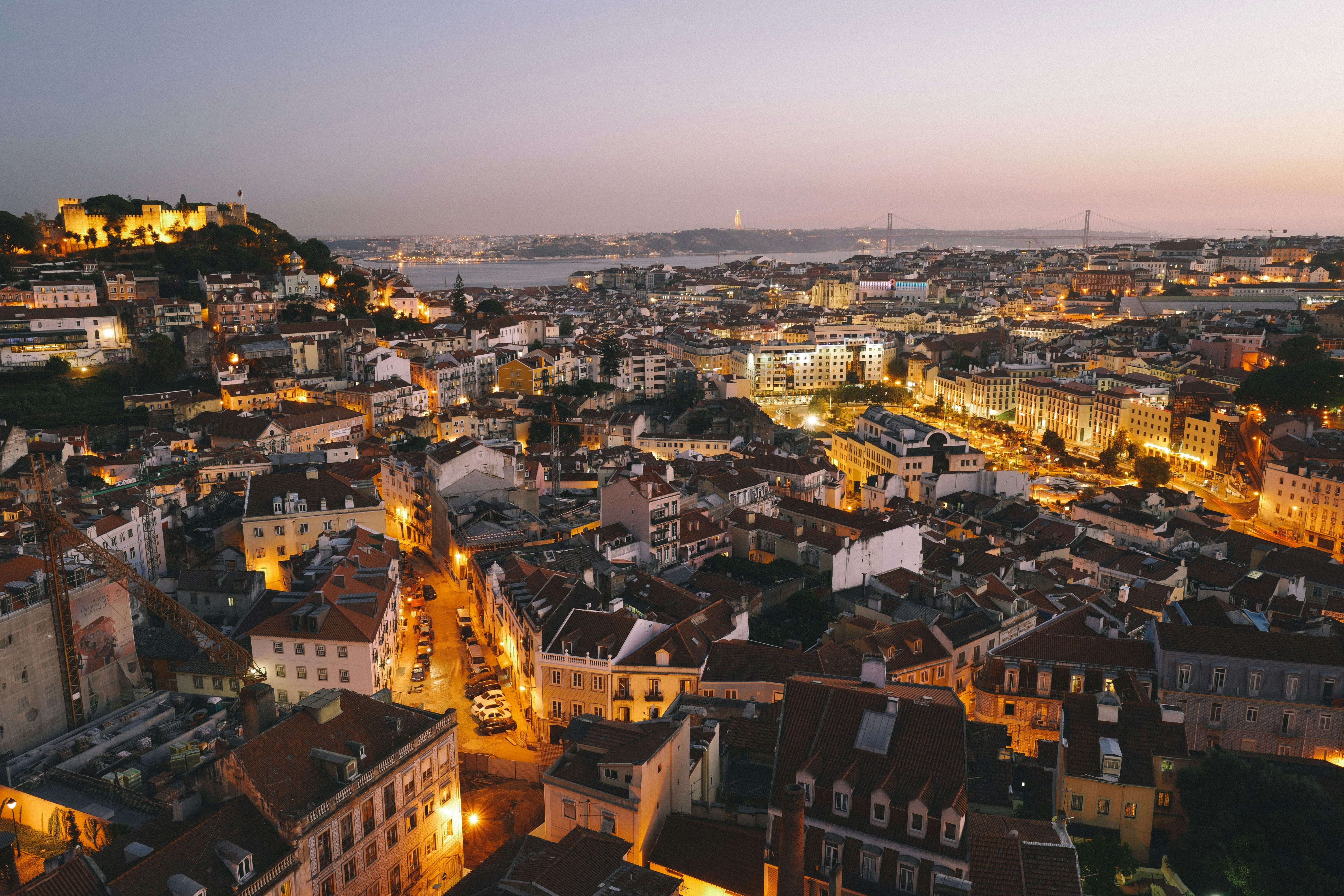 Vista panorâmica de Lisboa com o rio Tejo ao fundo