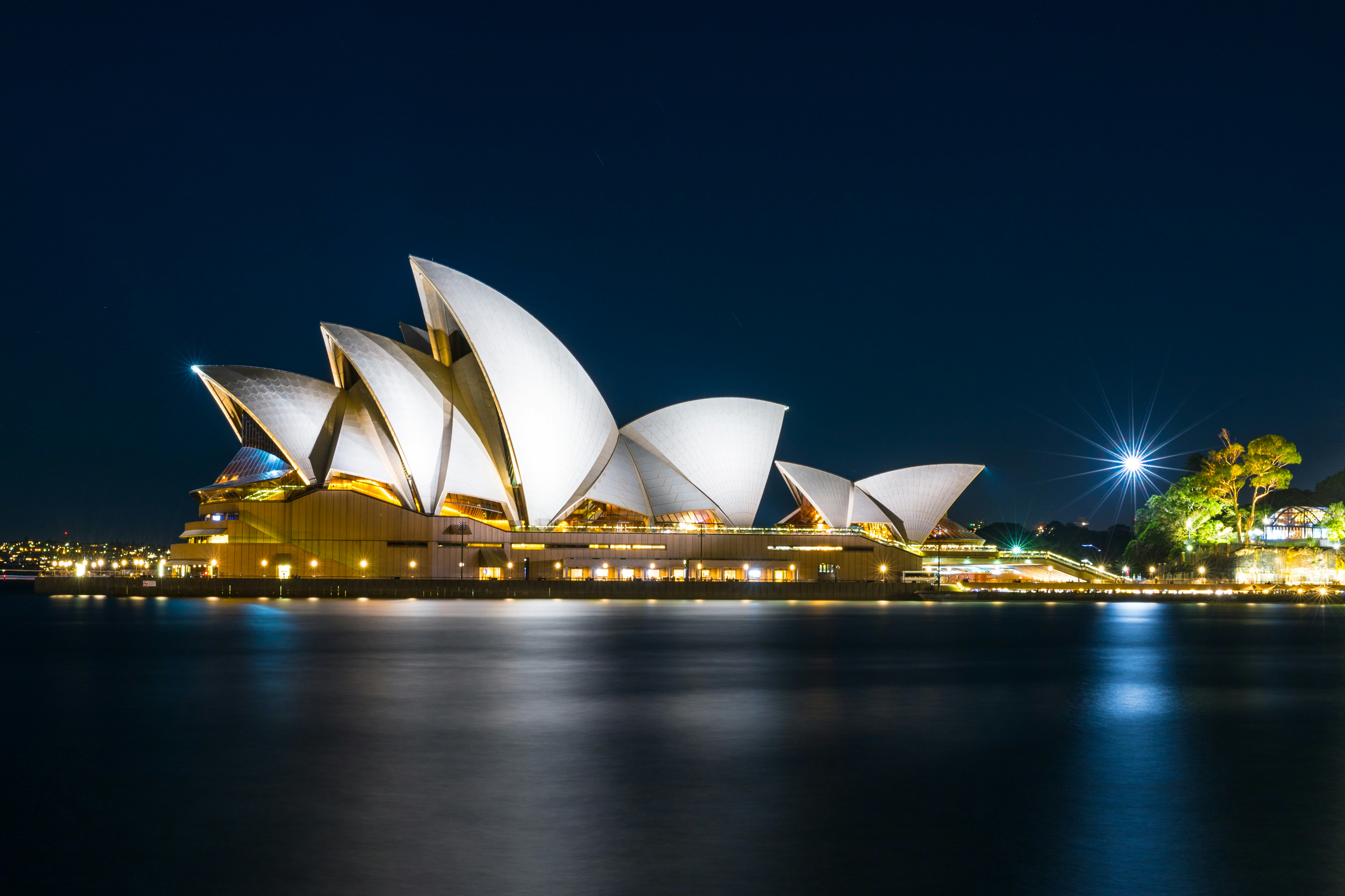 Sydney Opera House e o porto ao pôr do sol